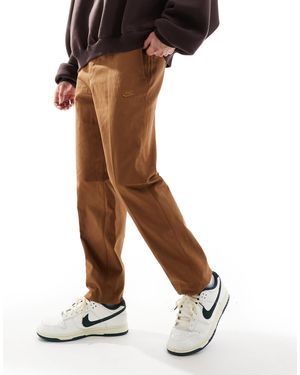 Nike – club – chinohose - Braun