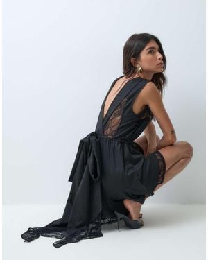 ASOS Playsuit Met Kantafwerking, Luchtige Cami En Strik Op De Rug - Zwart