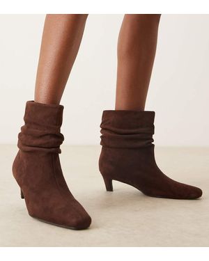 Glamorous Botines Marrones Fruncidos De Tacón Bajo Con Acabado Microtexturizado De - Marrón