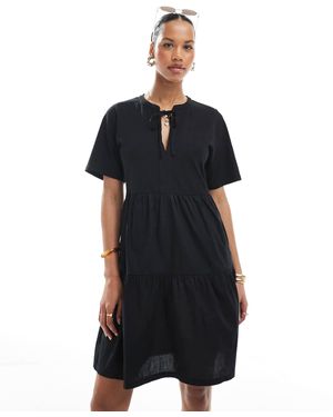 Threadbare Robe courte à volants étagés en coton mélangé avec manches courtes et fente goutte d'eau - Noir