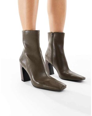 schuh Botines Verde Con Tacón Medio Curvado Bryson De - Blanco