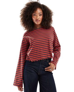 ASOS T-Shirt A Maniche Lunghe Rossa A Righe Grigie Con Bordi Smerlato - Rosso