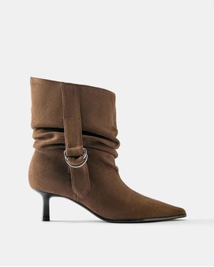 Pull&Bear Stiefel mit gerafftem knöchel und absatz - Braun