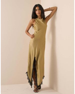 Nobody's Child Marta Satijnen Hoogsluitende Mouwloze Kanten Maxi Jurk Met Split En Asymmetrische Zoom - Naturel