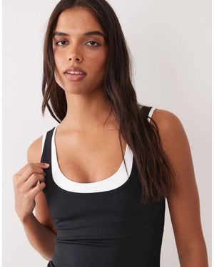 4505 Active doppellagiges tanktop mit u-ausschnitt, innen-bh und herausnehmbaren polstern - Schwarz