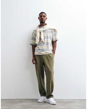 ASOS Joggers Relajados Tapered Con Pinzas En Verde Oliva - Blanco