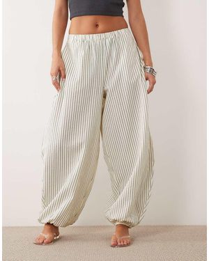 ASOS Pantalones Color Crema A Rayas De Corte Globo Sin Cierres De Sirsaca-Blanco