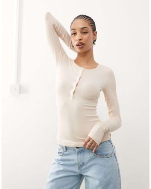 Weekday Camiseta Blanco Hueso De Manga Larga Con Cuello Panadero De