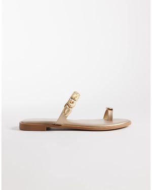 Glamorous Flat Sandals With Shells - White