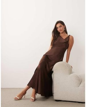 Vila Vestido Largo Marrón Con Cuello Halter Desbocado De Satén - Neutro