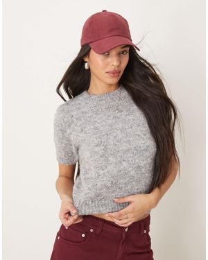 Gina Tricot – kurzärmliger, flauschiger pullover aus strick - Grau