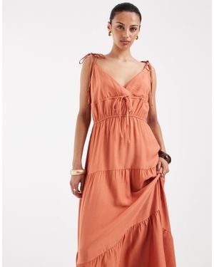 Vero Moda – gestuftes midikleid - Orange