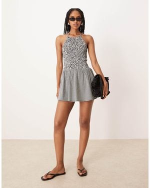 esmé studios – exclusive – gesmoktes mini-strandkleid mit streifen - Natur