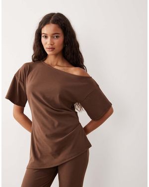 ASOS Camiseta Marrón Con Hombro Caído De Canalé Fino Cepillado De (Parte De Un Conjunto)-Verde