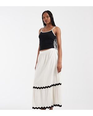 Vero Moda Full Tiered Maxi Skirt With Contrast Scallop Trim - White