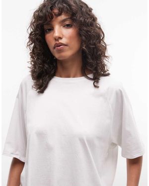 Weekday T-Shirt Squadrata Sporco Con Maniche Raglan - Bianco
