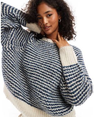 Pull&Bear – lockerer strickpullover mit streifenmuster und kontrastbesatz - Grau