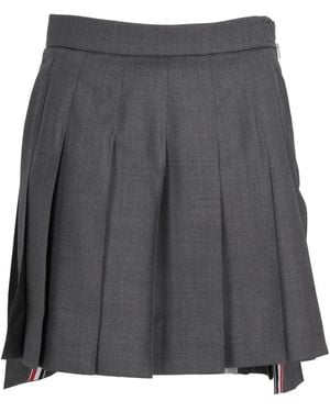 Thom Browne Jupe plissée longueur cuisse à dos tombant en Super 120's Sergé - Gris