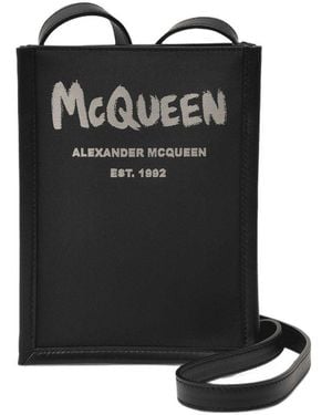 McQueen Mini bolso de cuerpo cruzado en cuero negro