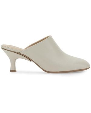 Tod's Elegant Leather Sandals For - White