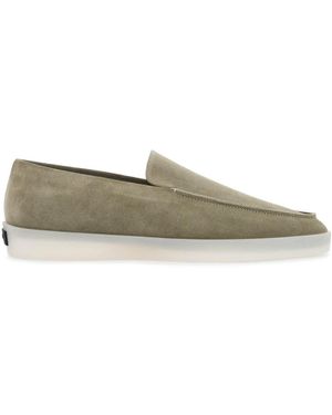 Fear Of God Angst vor Gott minimalistischer Wildleder -Loafer in Salbei Grün mit Gummi -Sohle