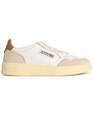Autry 'Medalist Low' Sneakers in Dude und Zuckerweiß und brauner Lear - Natur