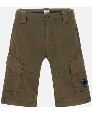 C.P. Company Bermuda Cargo Satin Stretch Shorts - Grün