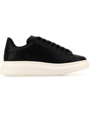 McQueen Schwarze Leder -Turnschuhe mit schwarzer Lederferse