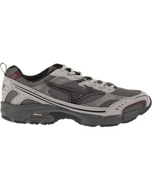 Mizuno Technische Mesh-Trainer mit kontrastierenden Details - Grau