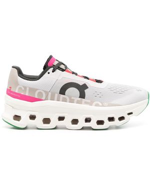 On Shoes Bij Het Uitvoeren Van Cloudmonster Sneakers - Metallic