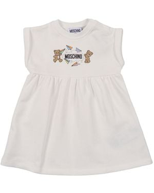 Moschino The Following Table Shows The Number Of Samples Taken - White