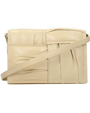 Bottega Veneta Mujers Pochette tipo casete de cuero beige/gachas - Neutro