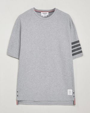 Thom Browne Kurzarm-T-Shirt aus strukturiertem Piqué mit Eng 4 Bar - Grau