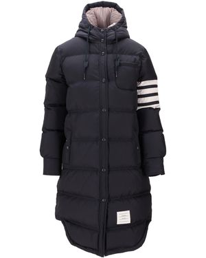 Thom Browne Daunen-Hemdkleid mit Kapuze und 4-Streifen unterhalb des Knies aus glänzendem Ripstop - Blau