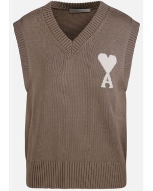 Ami Paris Pull Col V Sans Manches Avec De Coeur Contraste - Marrón