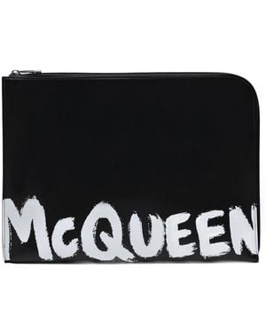 McQueen A4 Reißverschlussbeutel in schwarzem Leder