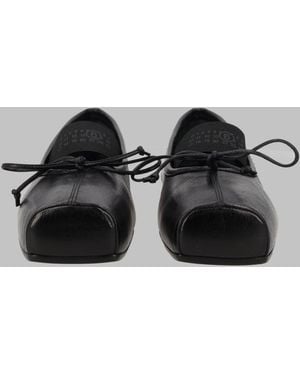 MM6 by Maison Margiela Sophisticated Leather Flats For - Black