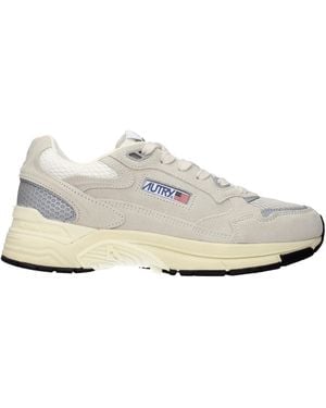 Autry Hyperway Trainers Suede/Sand - White