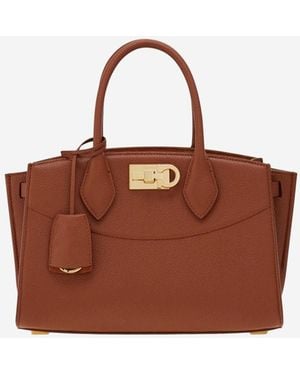 Ferragamo Handtasche aus gehämmertem Leder - Braun