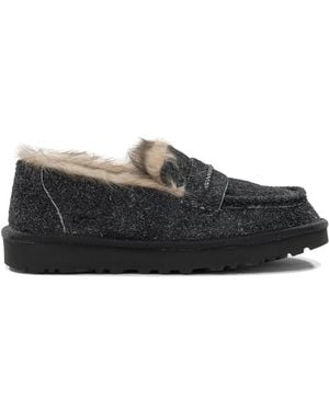UGG Loafer und Hausschuhe - Schwarz