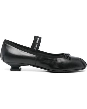 Miu Miu Bailarinas con logo en intarsia de - Negro
