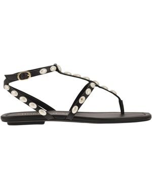 Stuart Weitzman Pearlita Tanga mit Perlen - Schwarz