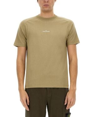 Stone Island Relaxed Fit Logo T-Shirt With Subtle Branding - Green