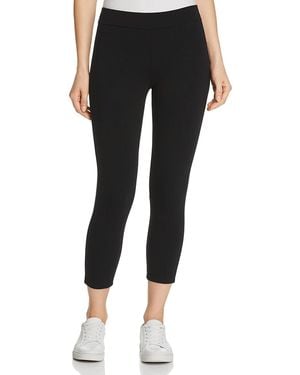 Hue Wide Waistband Blackout Capri Leggings