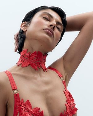 Bluebella Tour De Cou Ophelia Rouge