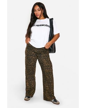 Boohoo Vaqueros Plus Elásticos De Pernera Recta Con Estampado Leapord - Marrón