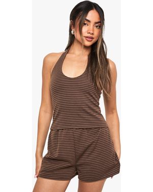 Boohoo Top De Rayas Con Escote Halter - Marrón