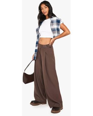 Boohoo Petite Low Rise Belted Extreme Wide Leg Trouser - Brown