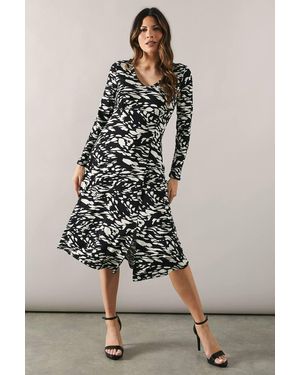 Wallis Scoop Neck Mono Animal Print Jersey Midi Dress - Multicolor