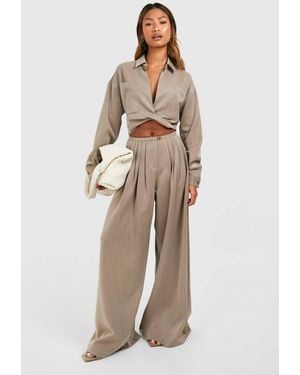 Boohoo Low Rise Extreme Wide Leg Pleated Trouser - Natural
